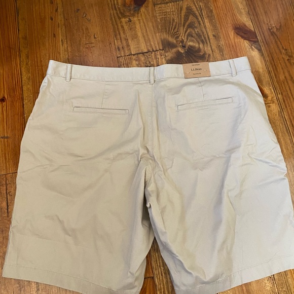 L.L. Bean Favorite Fit Shorts - Picture 2 of 4